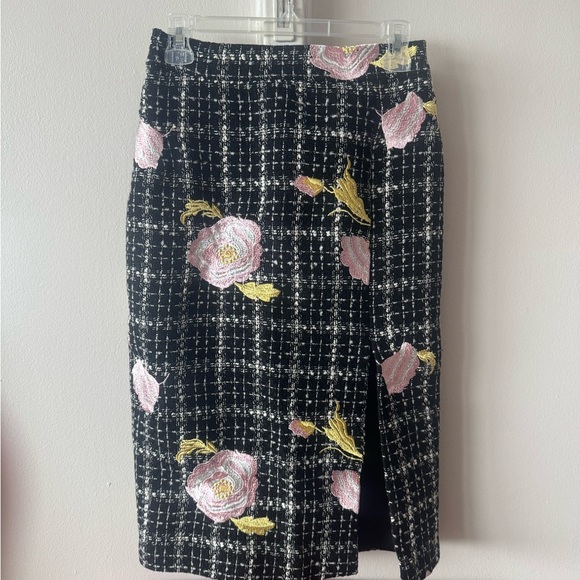 Elegant Black Floral Women's Skirt - Picture 3 of 12